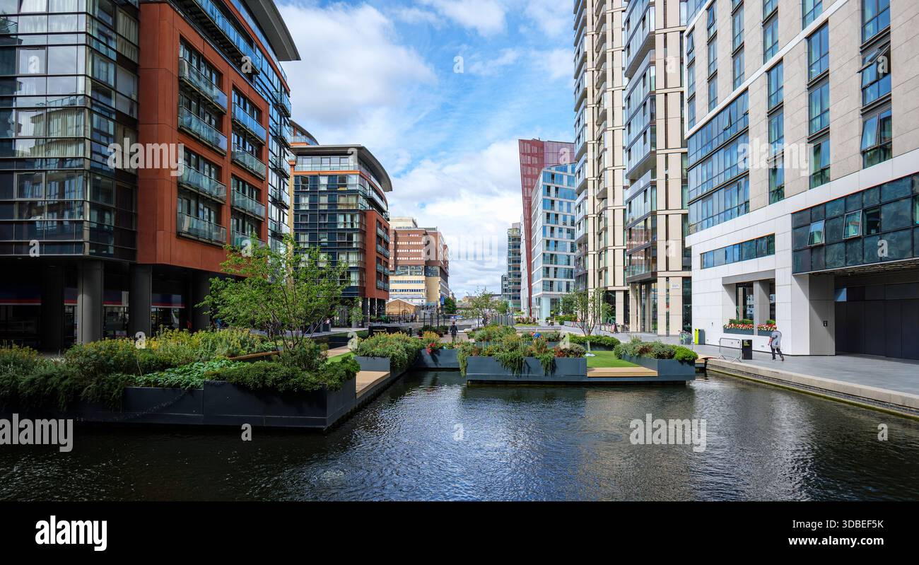 London - 07 02 2022: View of the Floating Pocket Parks in Merchant Sq Stock Photo