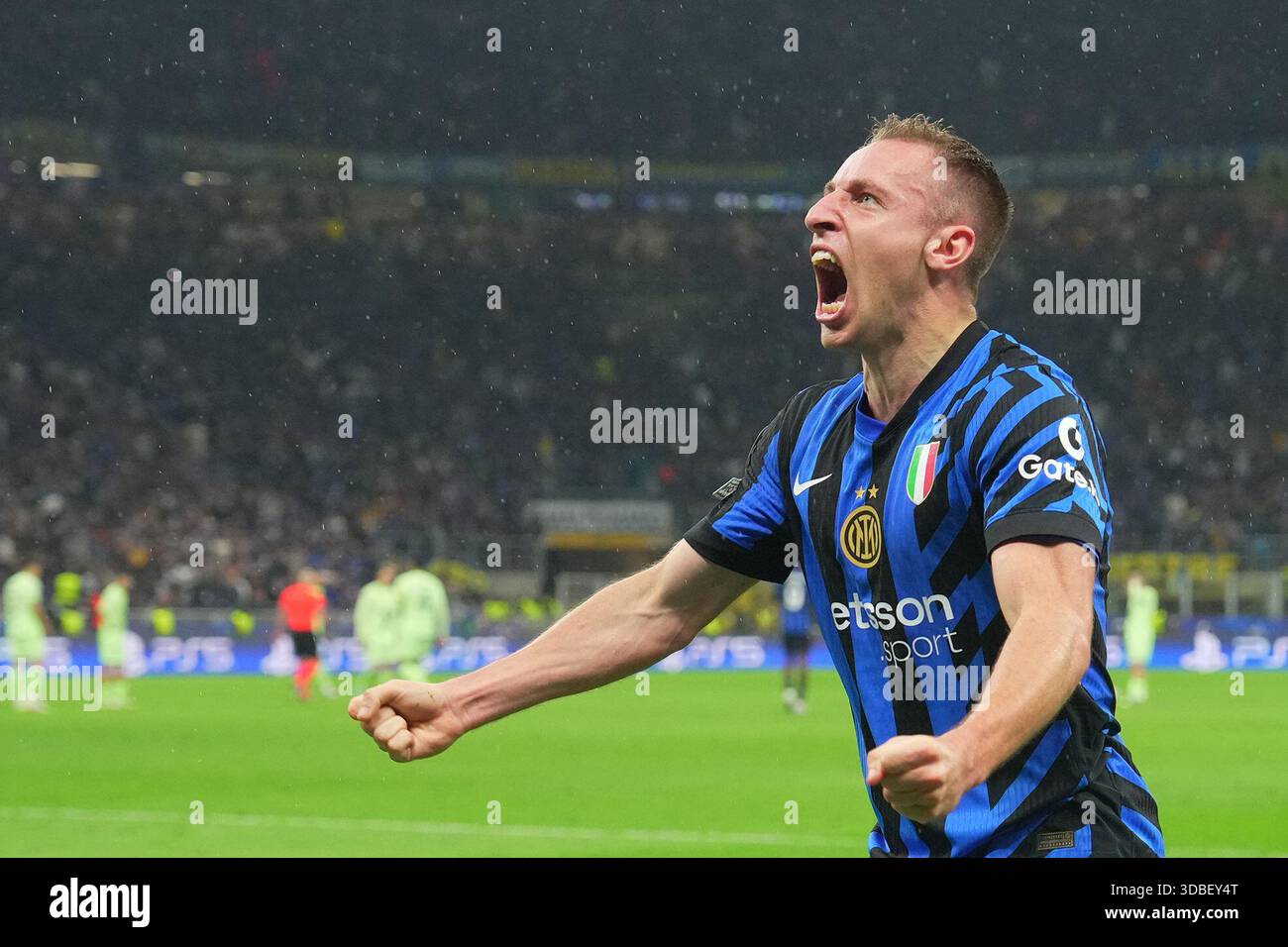 Inter Milan's Davide Frattesi scores goal 4 -3 during the Uefa ...