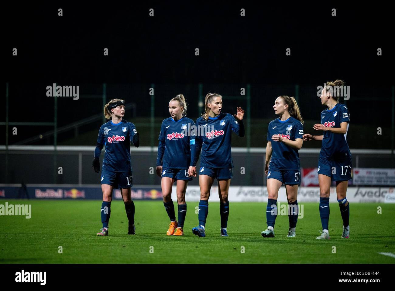 Wielle Douma (Hoffenheim, #13), Vanessa Diehm (Hoffenheim, #06), Lisann ...