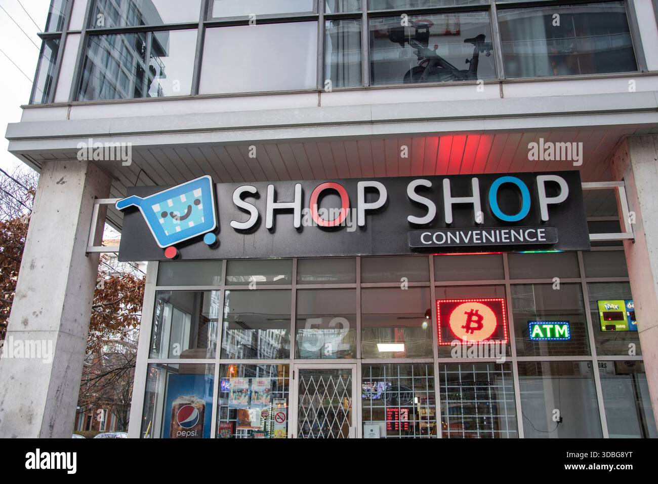 Atm door hi-res stock photography and images - Alamy