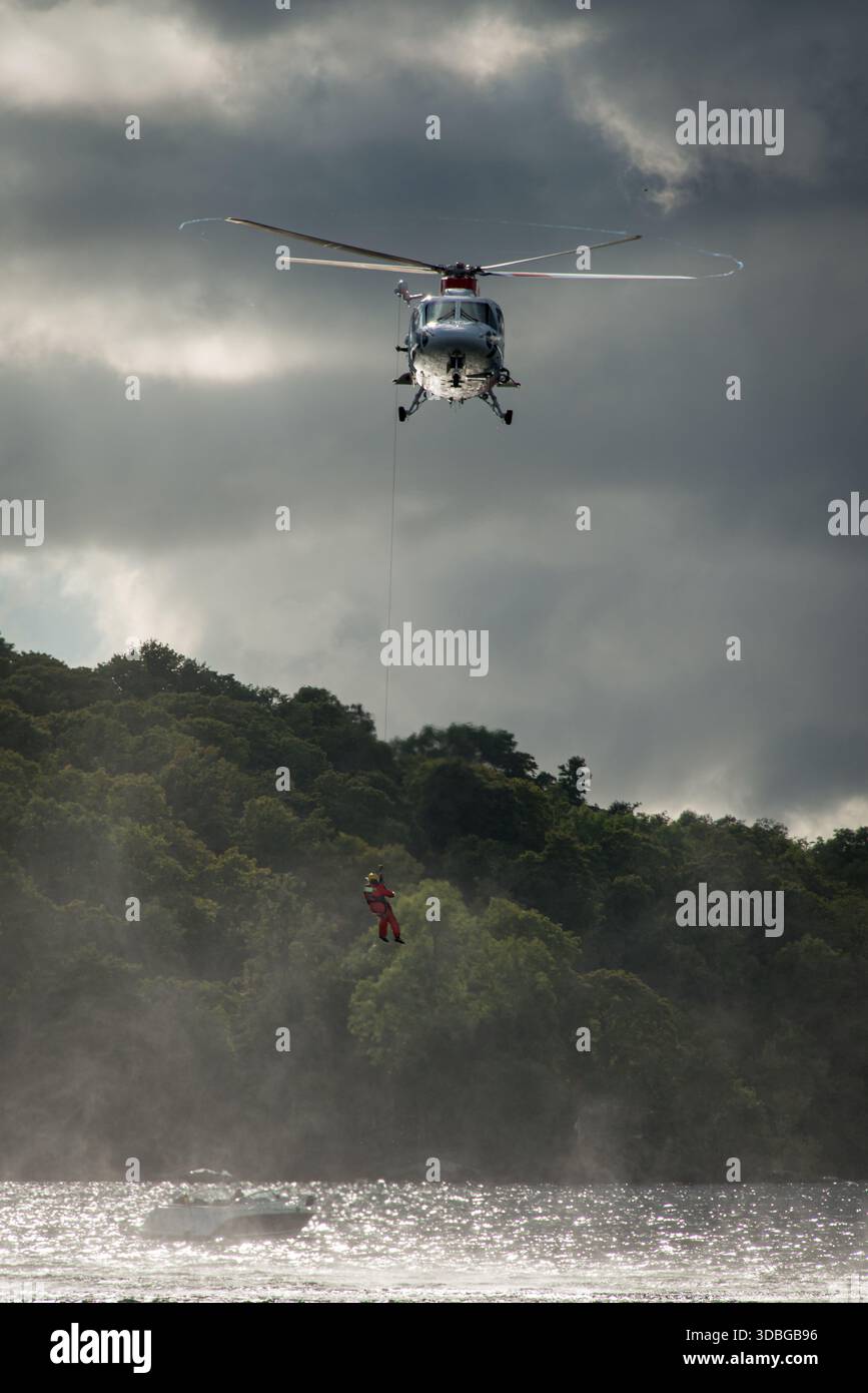 Helicopter airborne hi-res stock photography and images - Alamy
