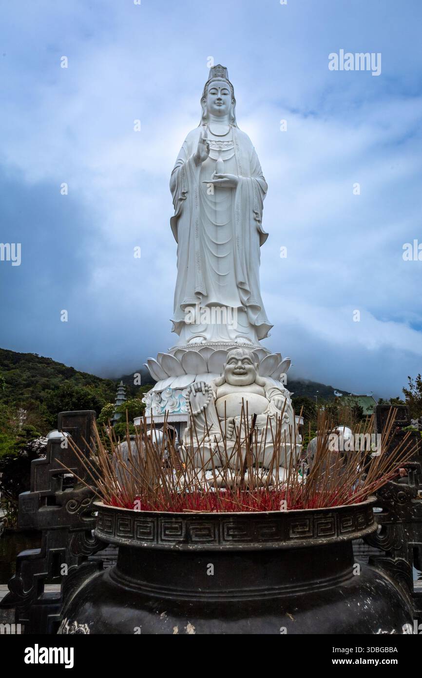 Fat lady statue hi-res stock photography and images - Alamy