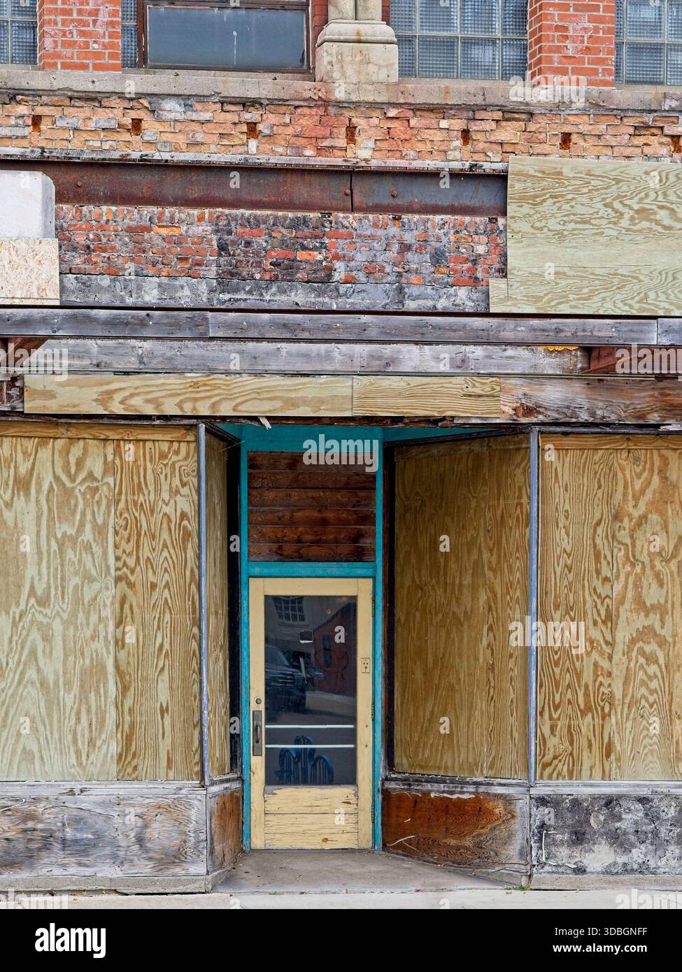 Restoration of vacant storefront in 1925 brick faced concrete building Stock Photo
