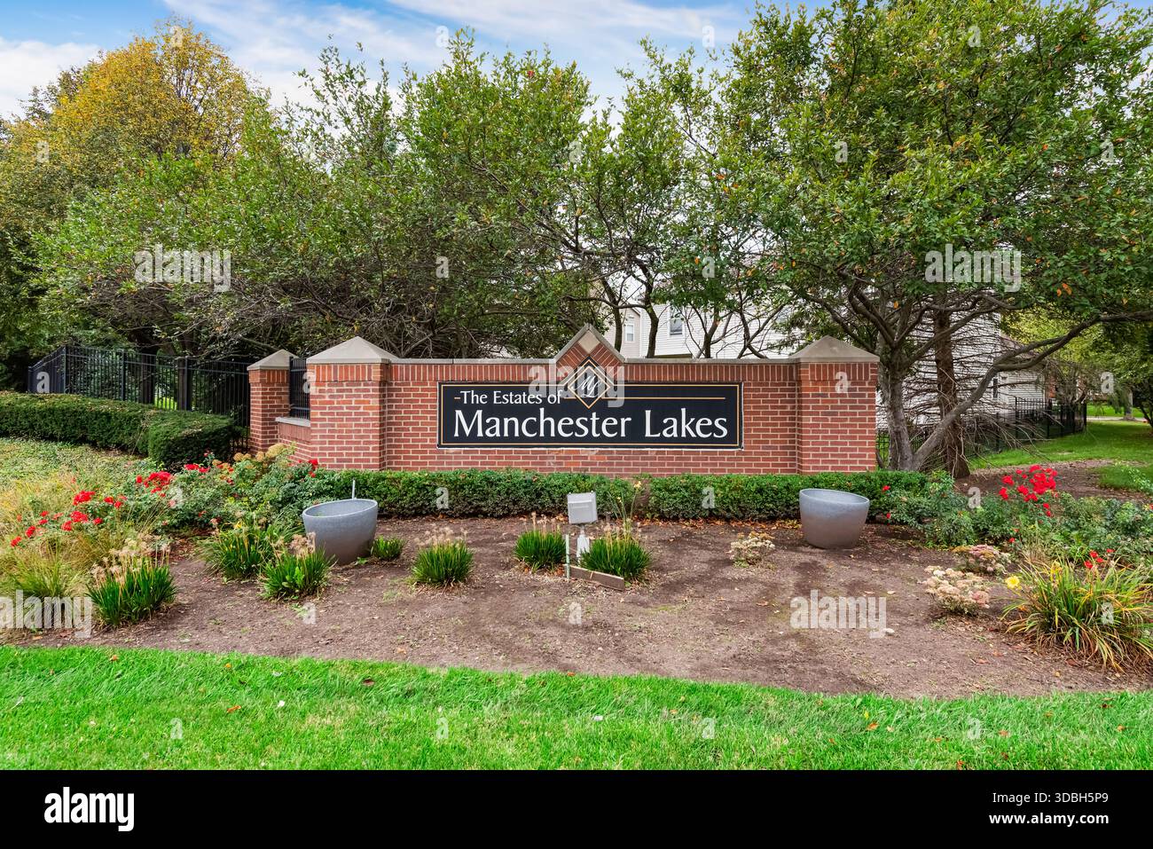 Entrance sign for The Estates of Manchester Lakes in Algonquin Illinois ...