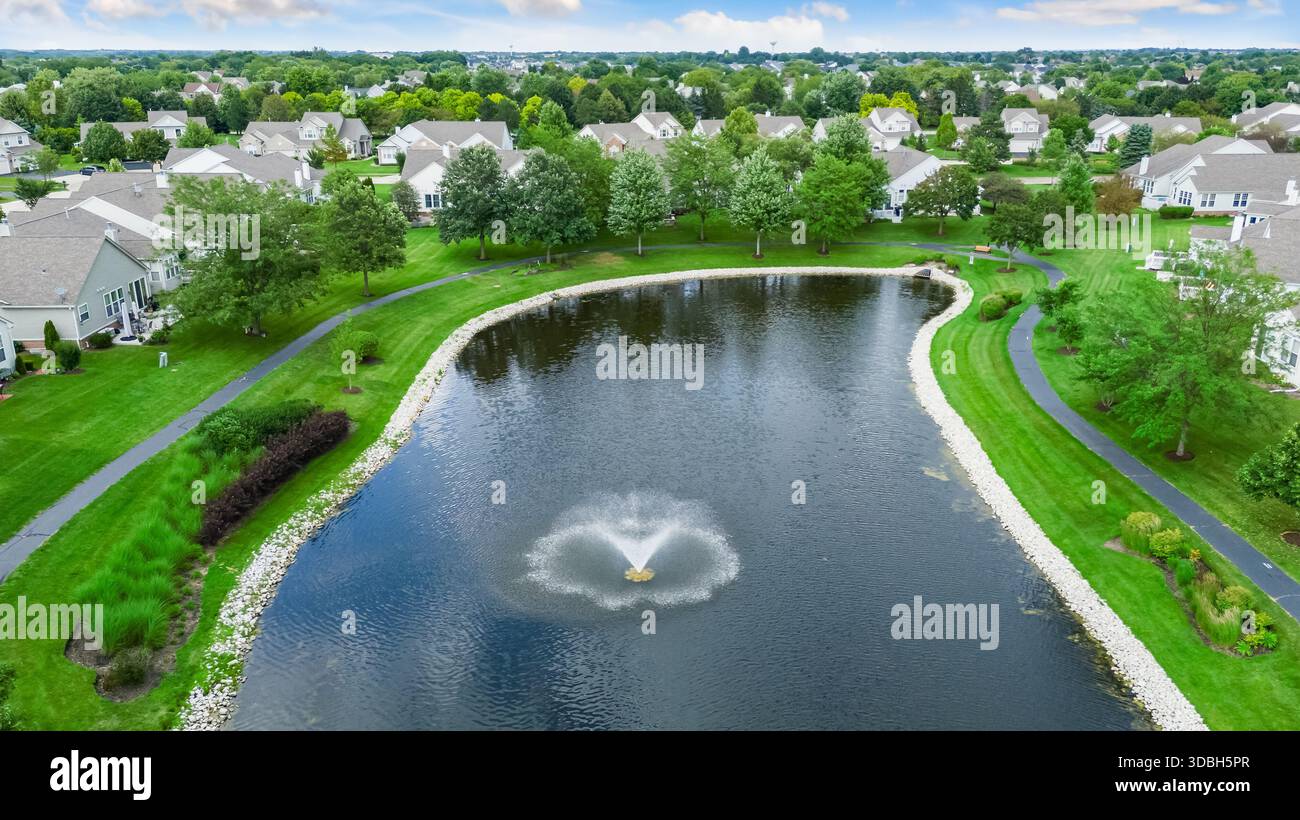 Entrance sign for The Estates of Manchester Lakes in Algonquin Illinois ...