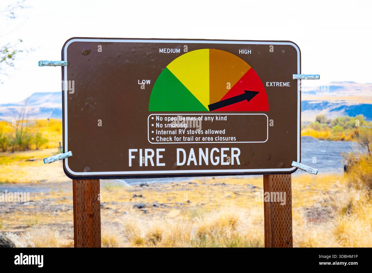 Increased Fire Risk Sign Forest fire alert level hi-res stock photography and images - Alamy