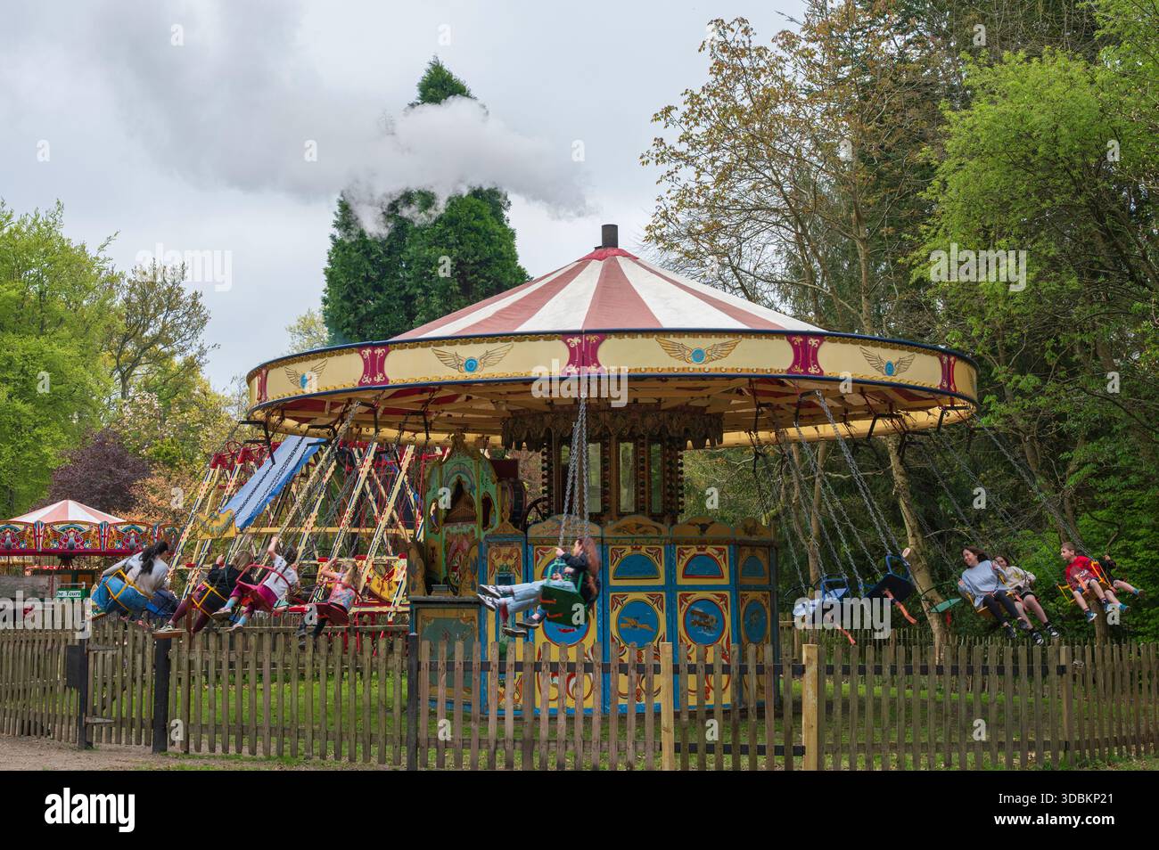 Walkers of Tewkesbury steam driven ‘Chair-o-Planes’ fairground ride at ...