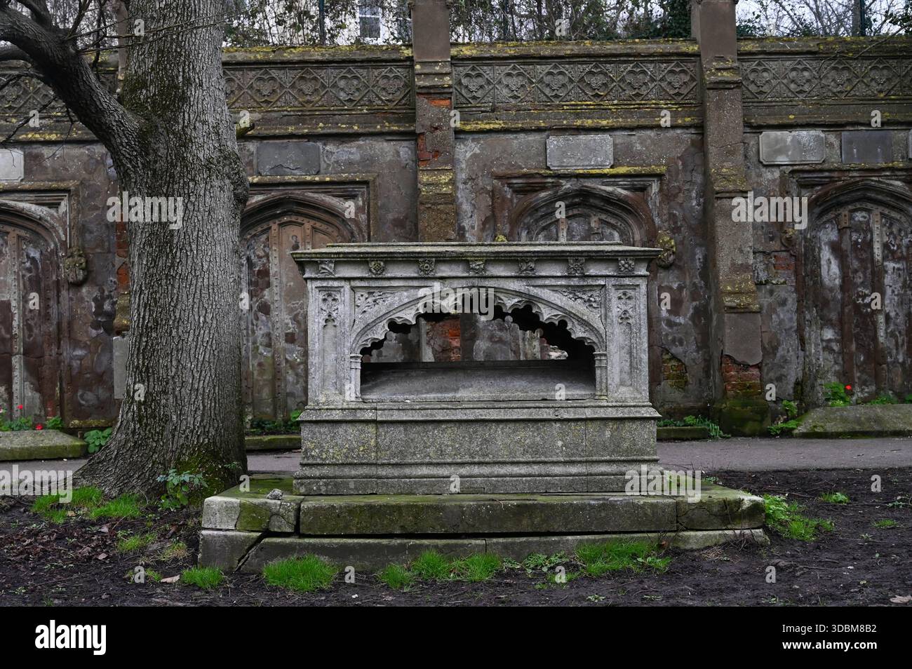 The St Nicholas Rest Garden in Brighton was an active burial space between 1841 and 1853 opposite St Nicholas's Churchyard UK Stock Photo