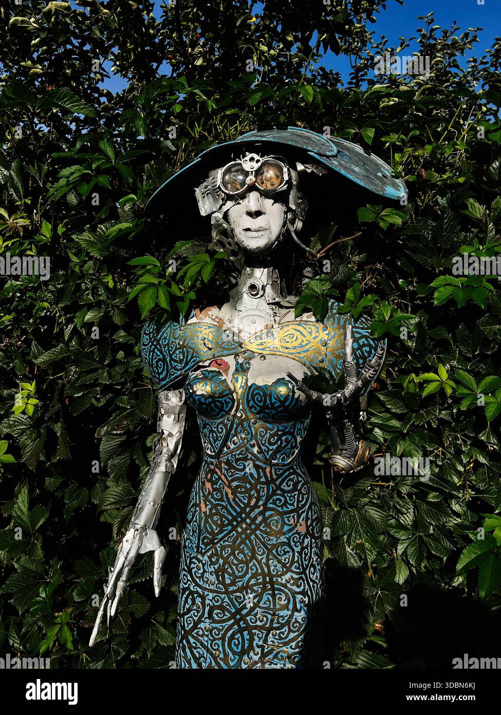 Couture gold dress hi-res stock photography and images - Alamy