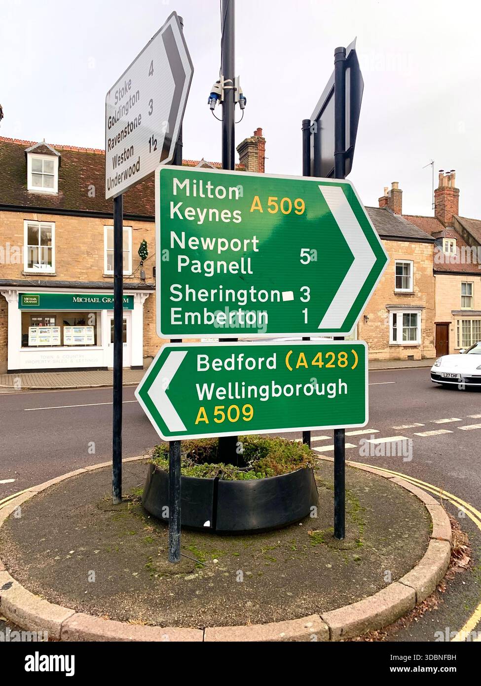 Olney is a picturesque market town rich in history in Bedfordshire cultural community spirit historic market town Georgian architecture quant riverside - Smartphone Captured Stock Image