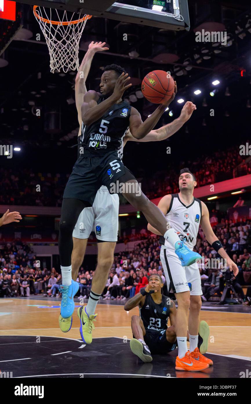 Amin Adamu (5 London Lions) passing out to Aaryn Rai (21 London Lions ...