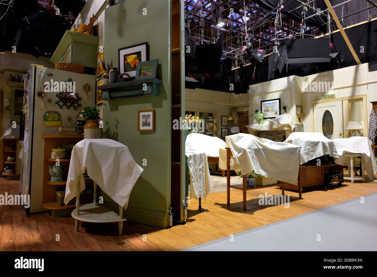 The Warner Bros. Studios complex in Burbank, CA Stock Photo - Alamy