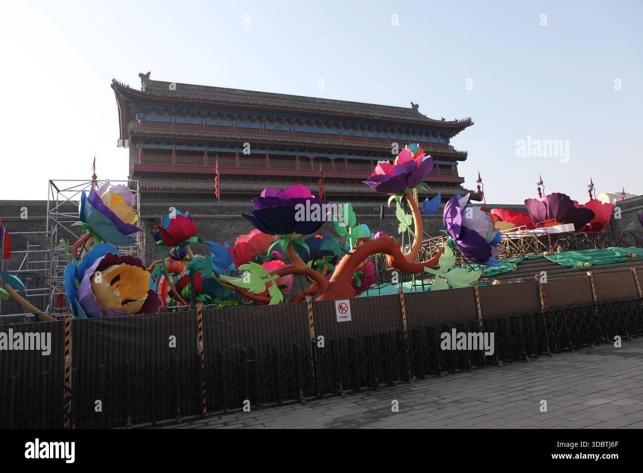 Festive lanterns are installed for the 2026 Xi'an City Wall Lantern ...