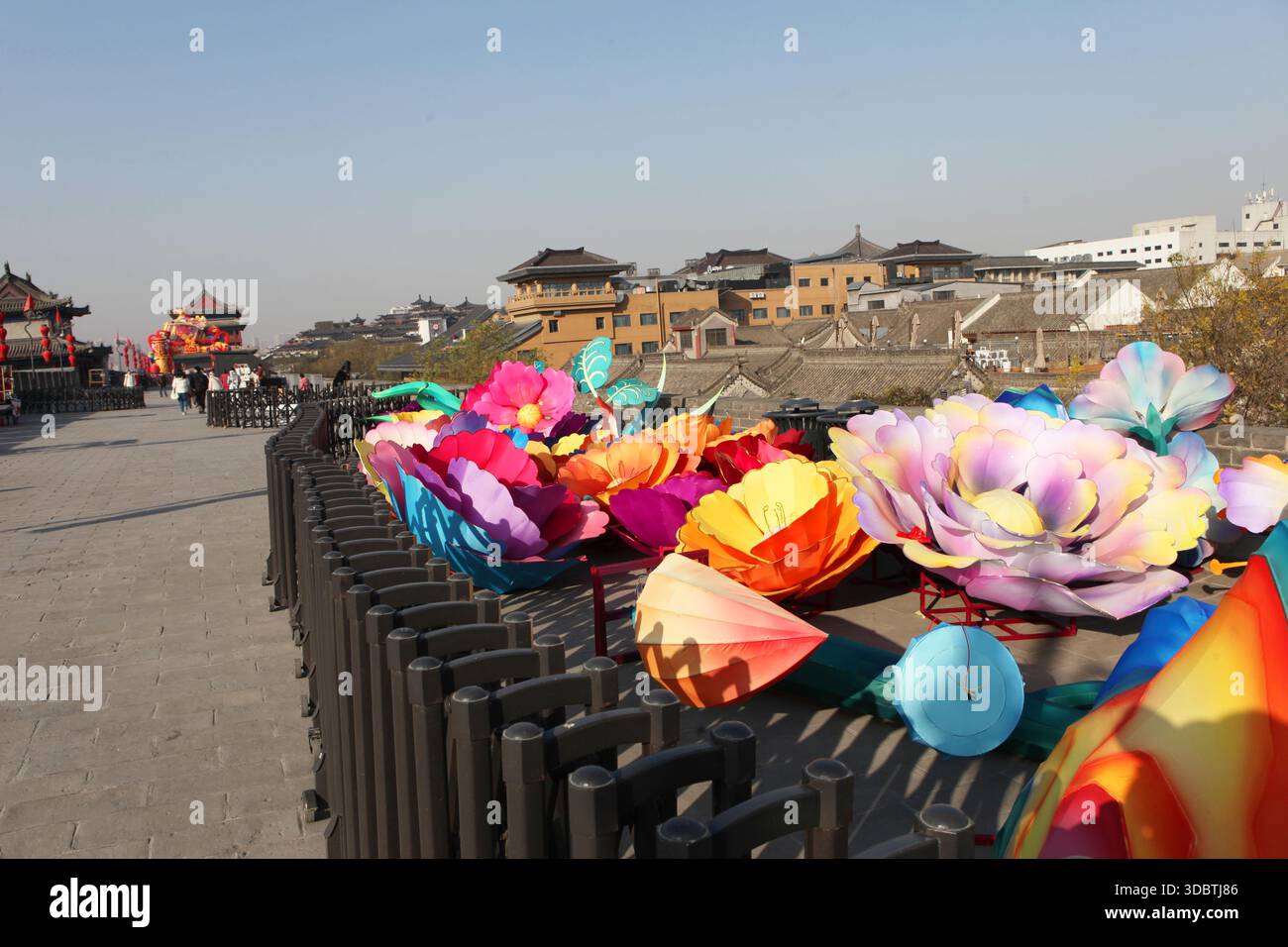 Festive lanterns are installed for the 2026 Xi'an City Wall Lantern ...