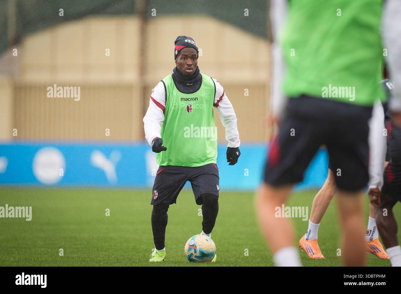 Bologna's Jonathan Rowe in action during Bologna training session at Al ...