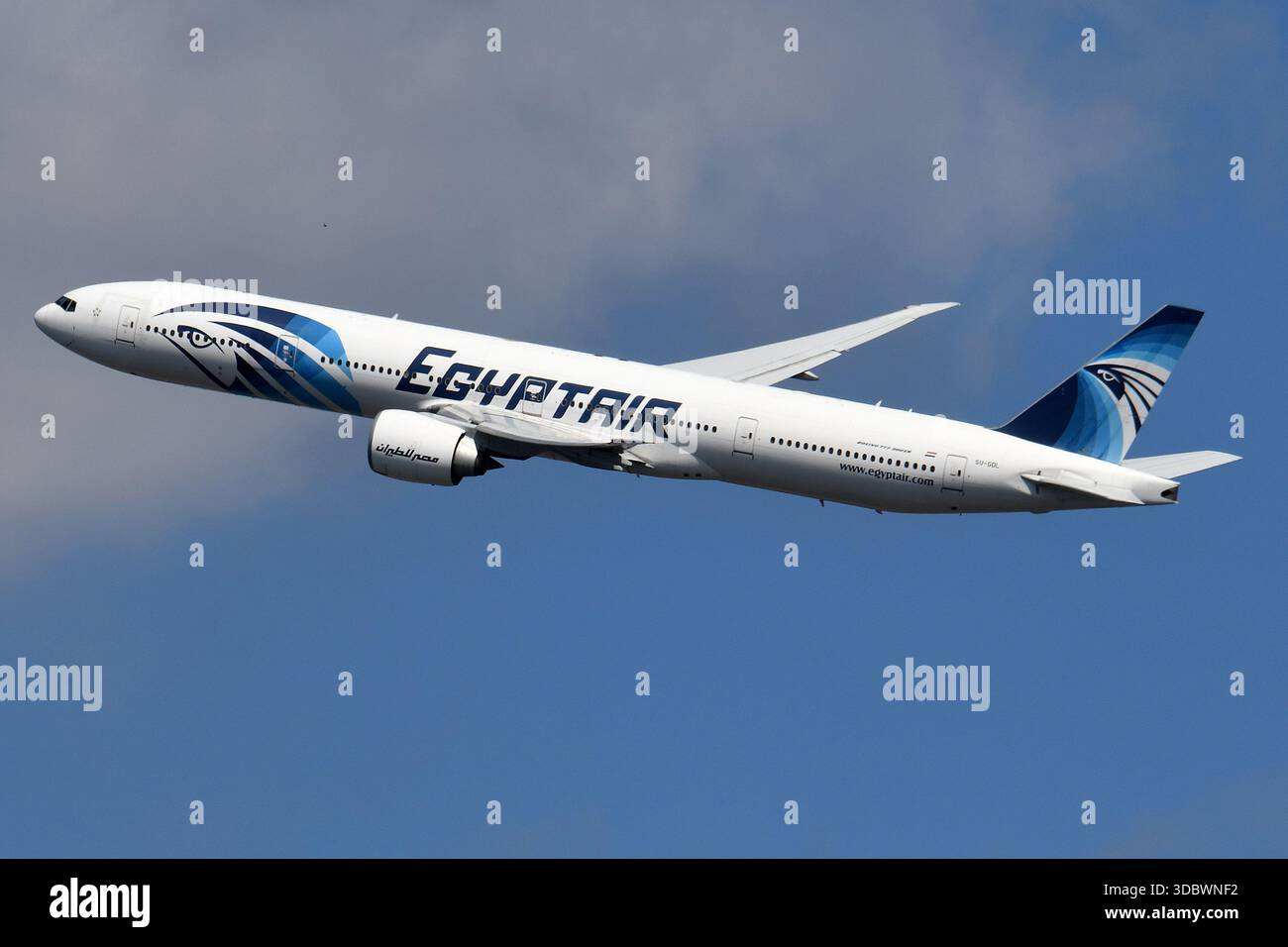 Egyptair boeing 777 hi-res stock photography and images - Alamy