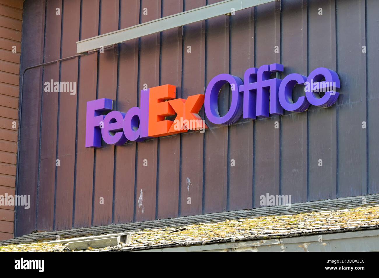 Fedex office logo hi-res stock photography and images - Alamy