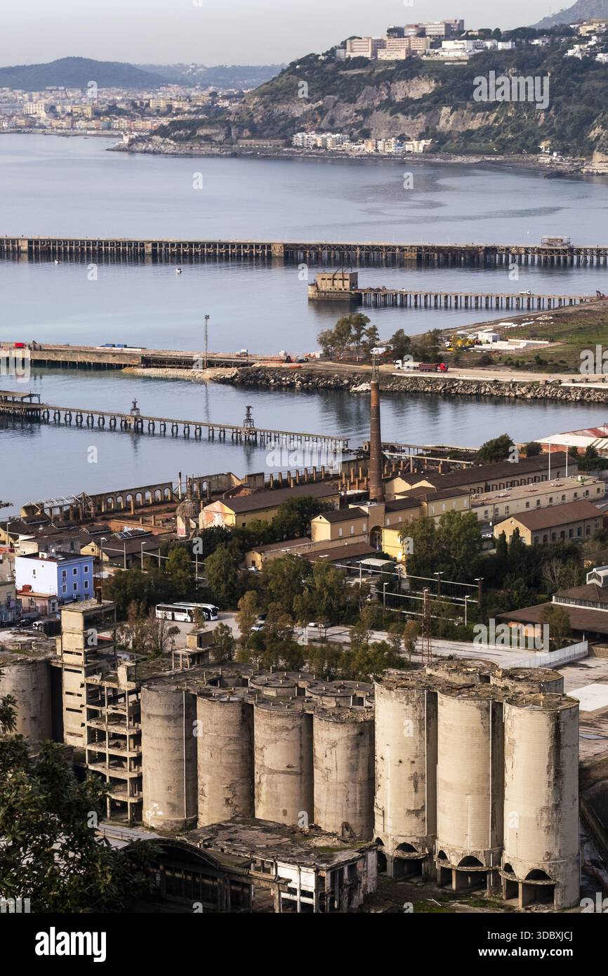 2026 Viking 82 Enclosed Bridge Yacht For Sale | ON ORDER | SI Yachts, image size:866x1390