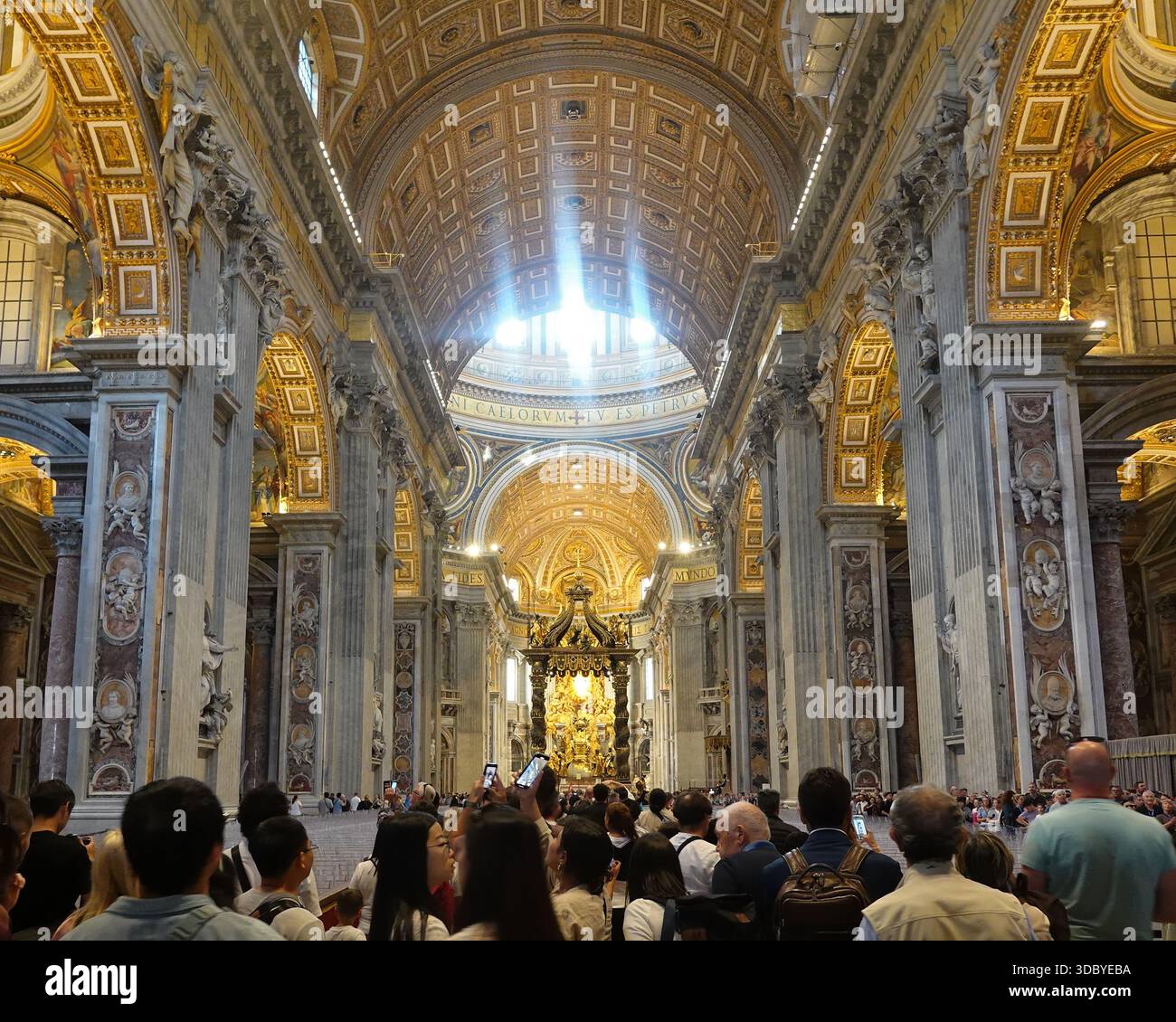 Altar of st peters basilica hi-res stock photography and images - Alamy