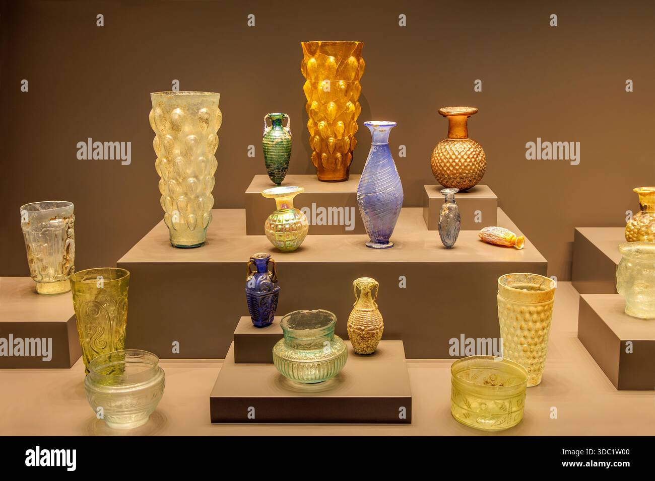 Vases inside hi-res stock photography and images - Alamy