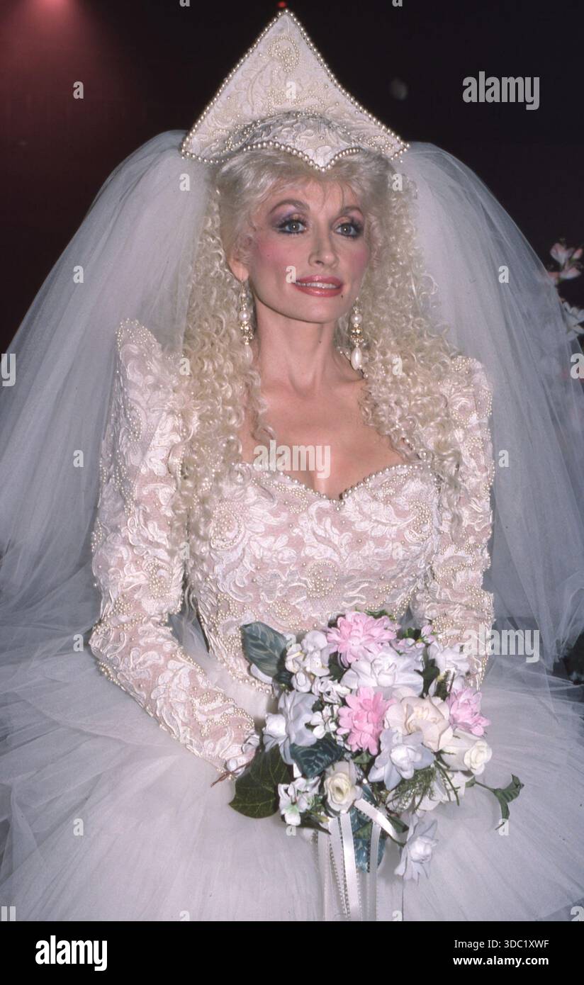 1980s wedding dress hi-res stock photography and images - Alamy