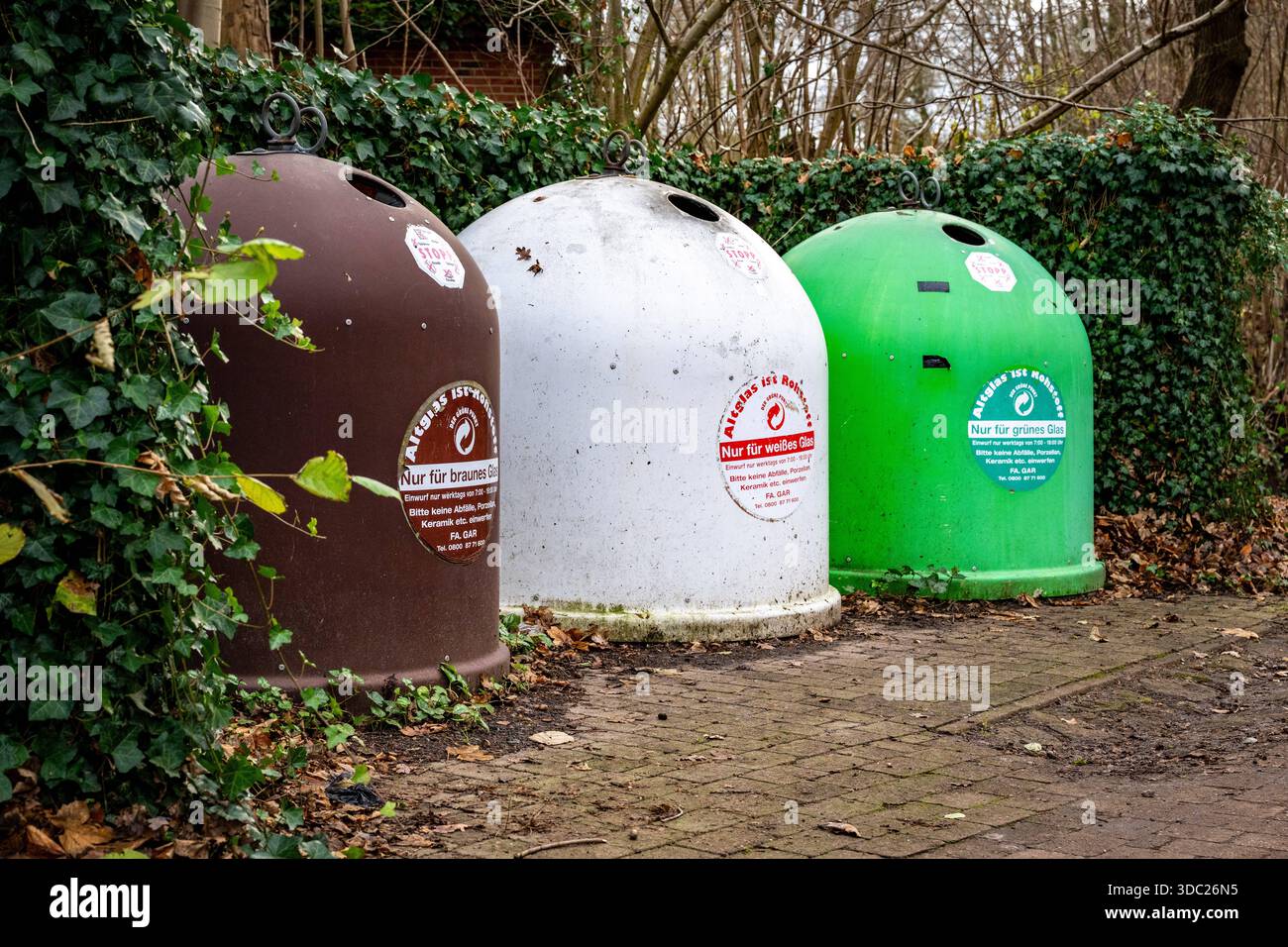 Altglas Altglascontainer für braunes, weißes und grünes Glas Dötlingen ...