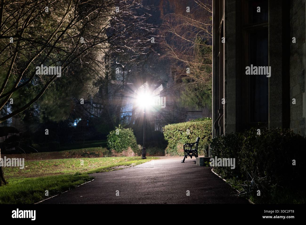 Victorian street night hi-res stock photography and images - Alamy