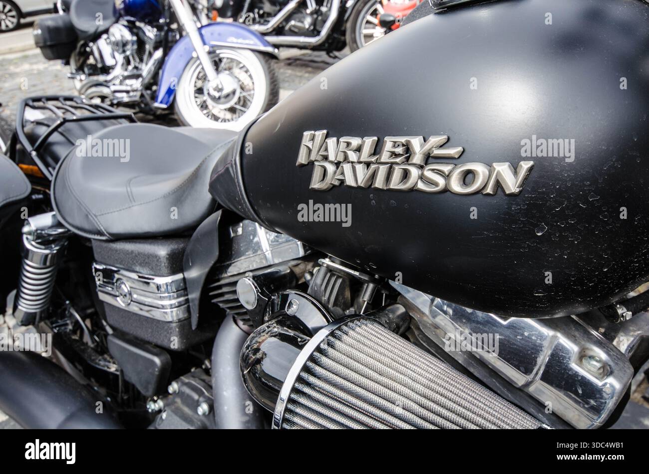 Harley davidson black hi-res stock photography and images - Alamy