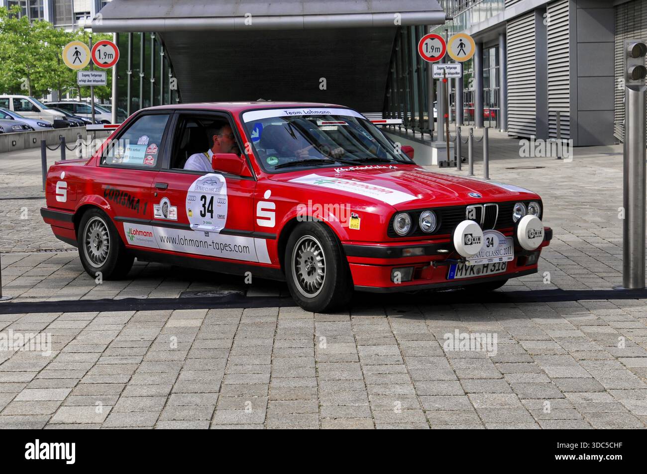 BMW 318 i, A red rally car with additional headlights on