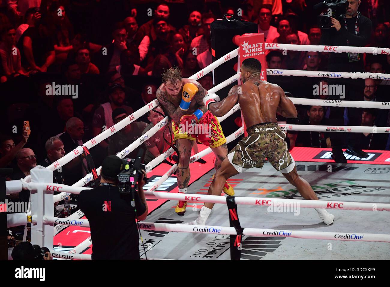 Anthony Joshua has Jake Paul in the ropes during their boxing match at ...