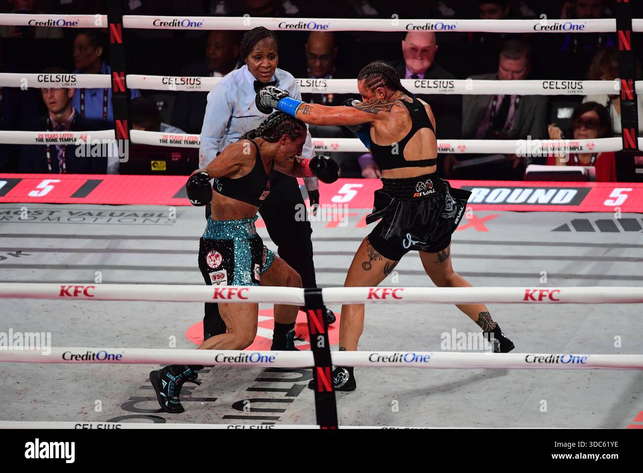 Cherneka Johnson misses with her punch over the head of Amanda Galle