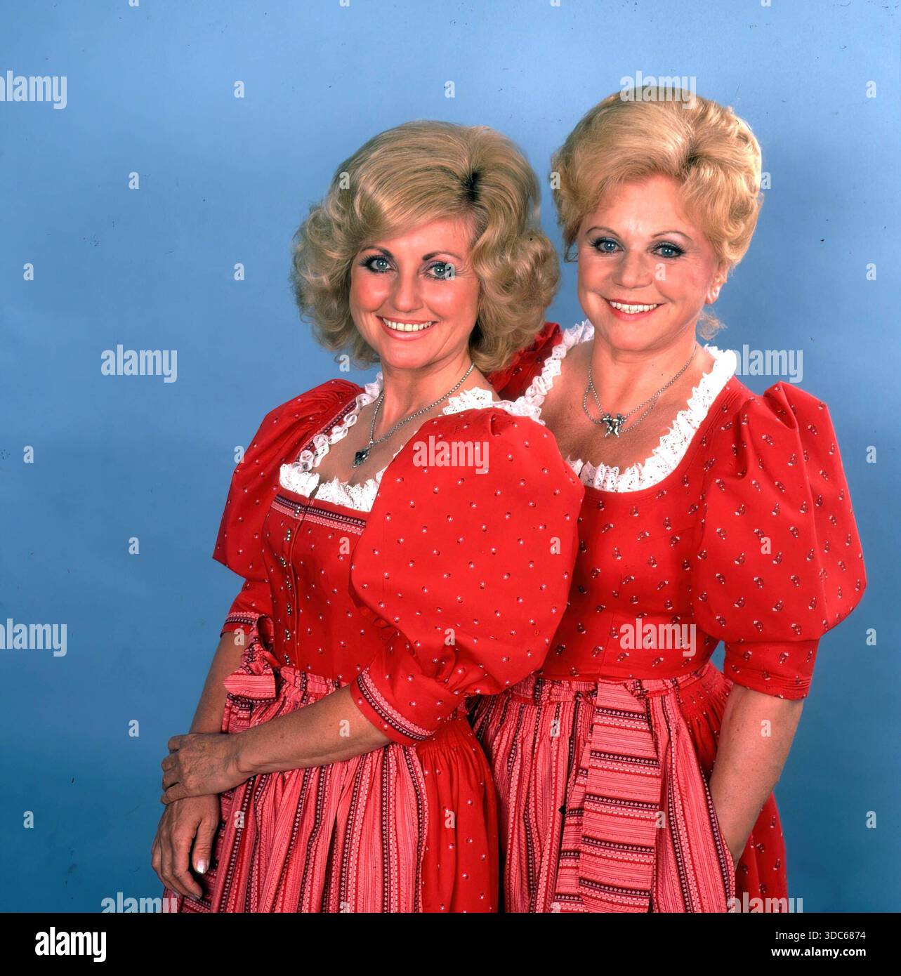 ARCHIV: Margot Hellwig Sängerin Margot Hellwig mit ihrer Mutter Maria ...