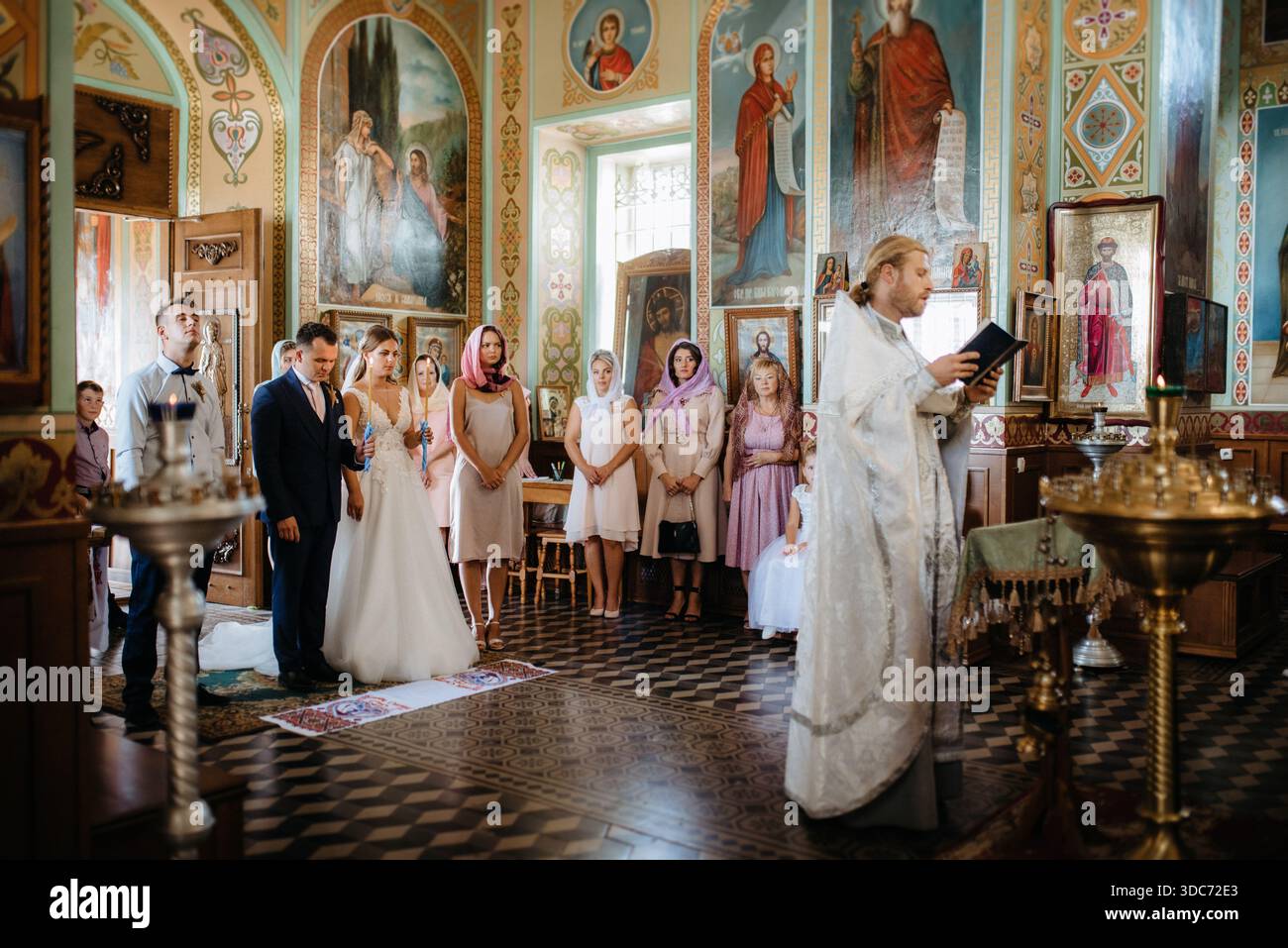 Orthodox Ritual wedding, glans ritual in the Orthodox Church in the Slavic tradition ...