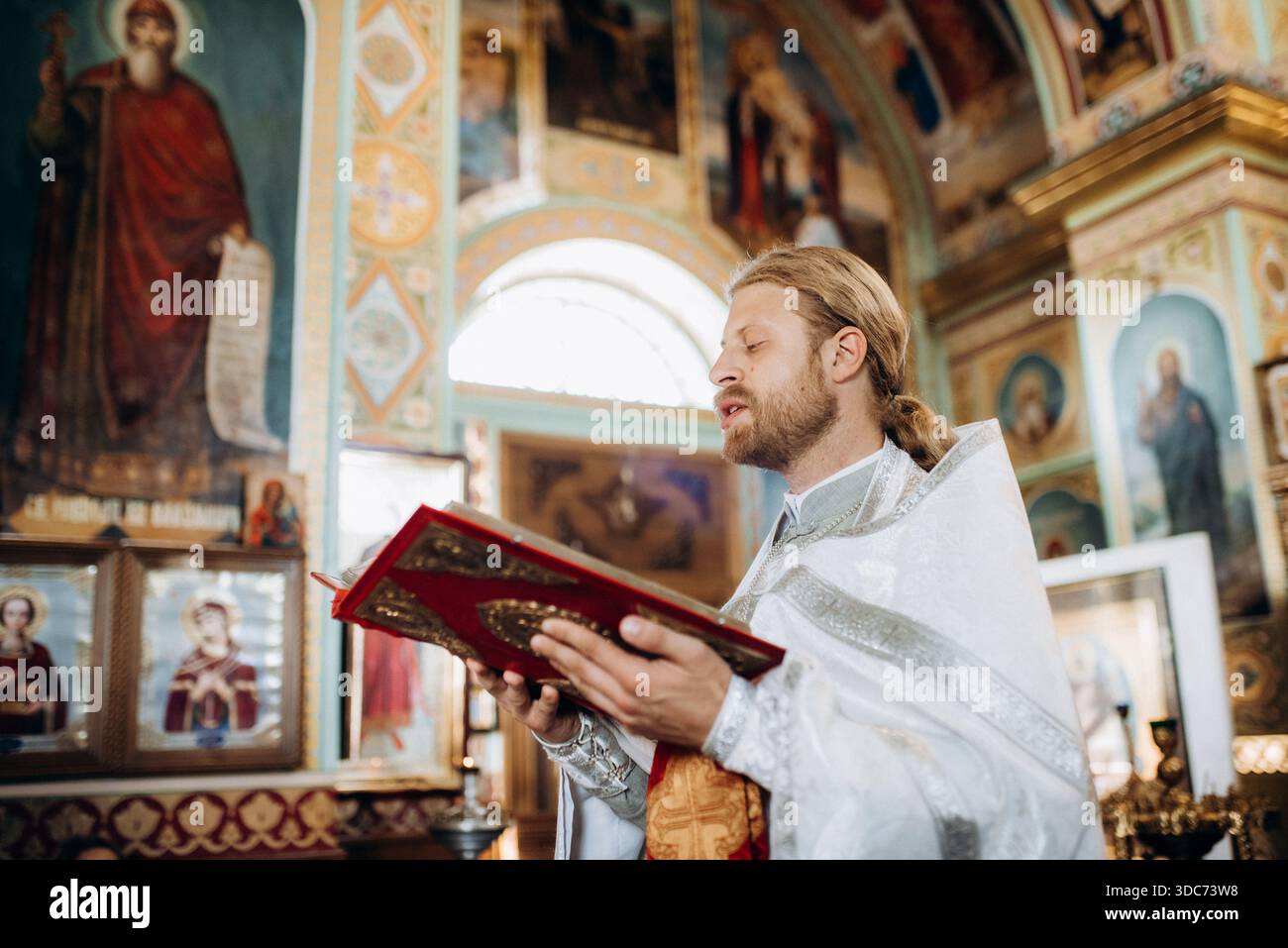 Orthodox Ritual wedding, glans ritual in the Orthodox Church in the Slavic tradition ...