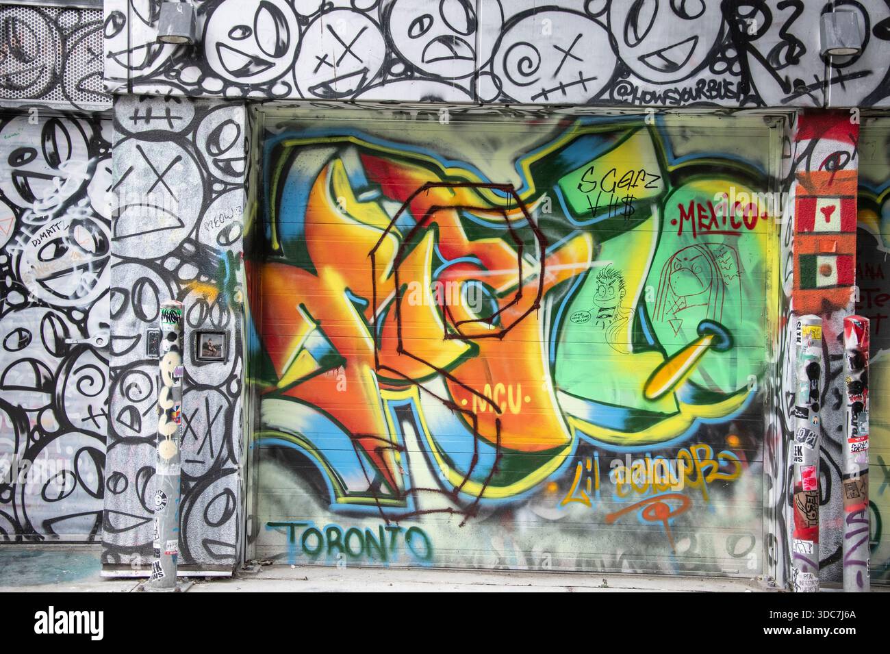 Garage door art hi-res stock photography and images - Alamy