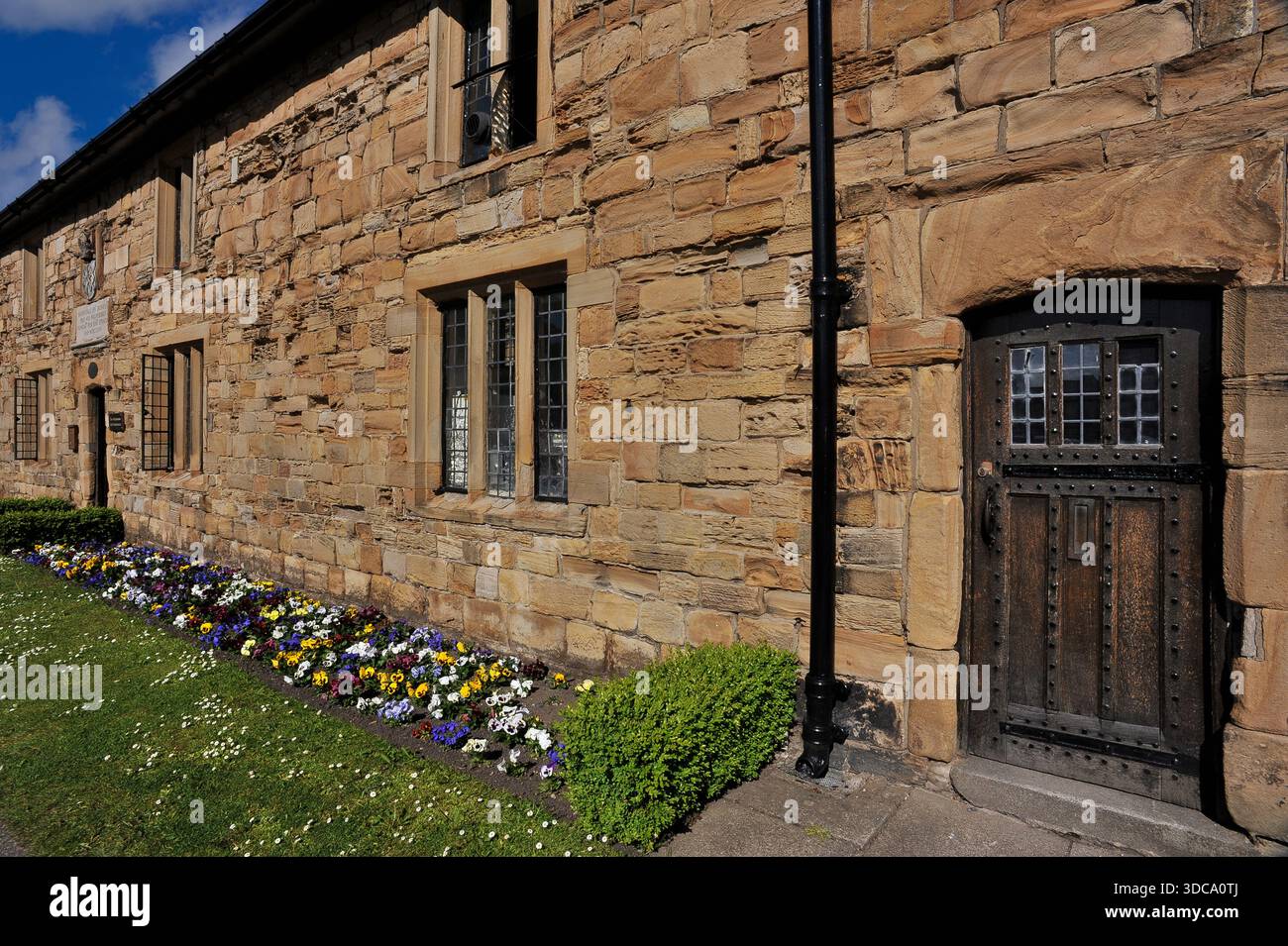 1400s ad mullioned windows hi-res stock photography and images - Alamy