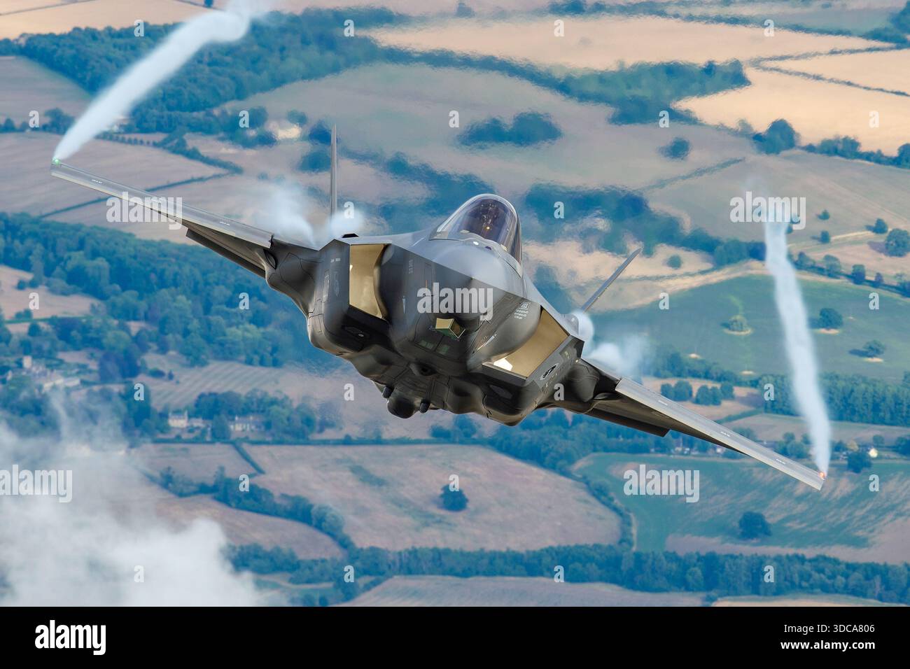The Lockheed Martin F-35 Lightning II is a multirole stealth fighter ...