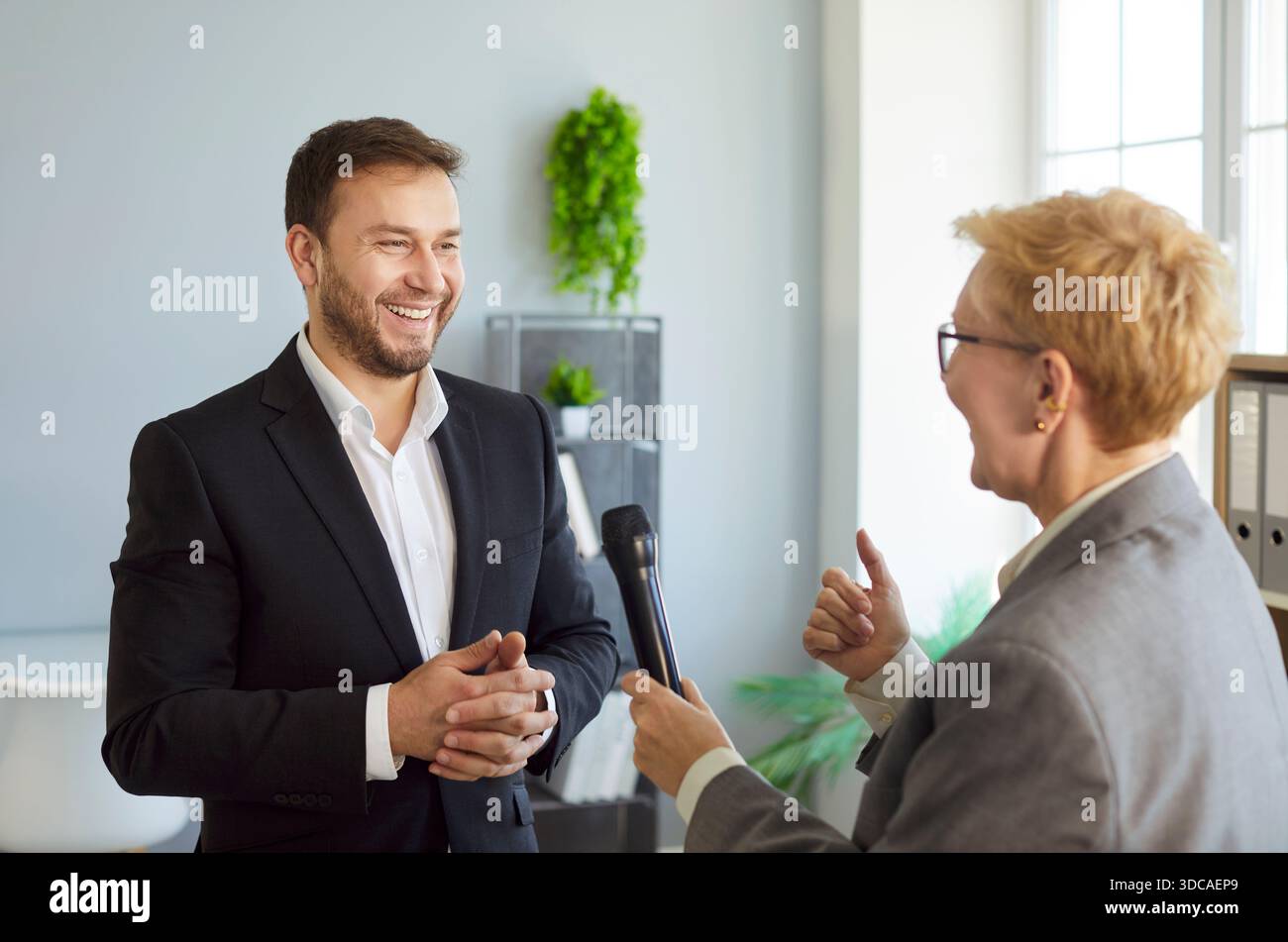 Reporter Interviewer Interview successful business conversation recording, interviewer woman ...