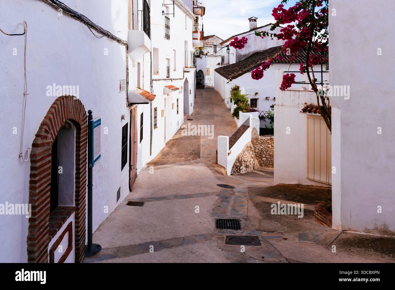 Narrow and steep village streets. Alpandeire, Sierra de Ronda, Málaga, Andalucía, Spain, Europe Stock Photo
