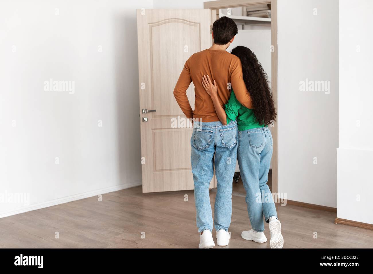 Open door welcoming visitors hi-res stock photography and images - Alamy