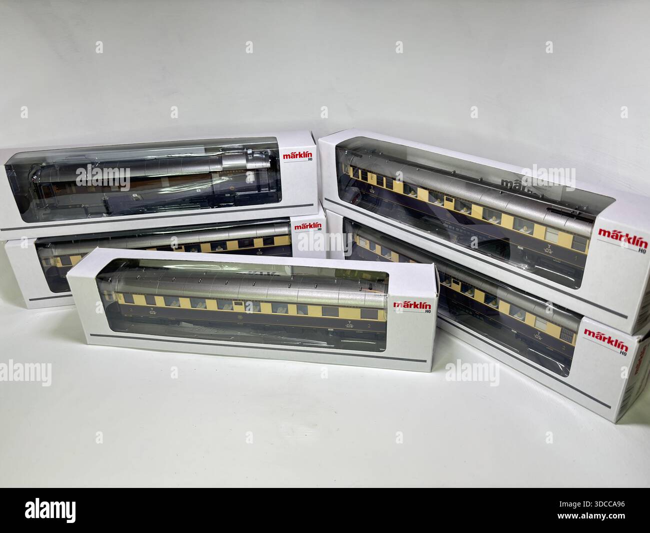 Marklin DRG Era 2 Rheingold coach pack for model railways in Germany ...