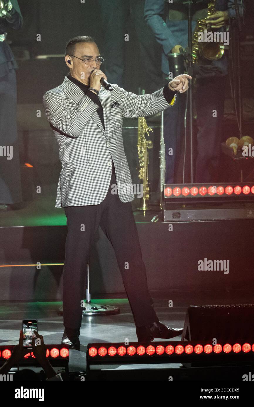 Gilberto santa rosa hi-res stock photography and images - Alamy
