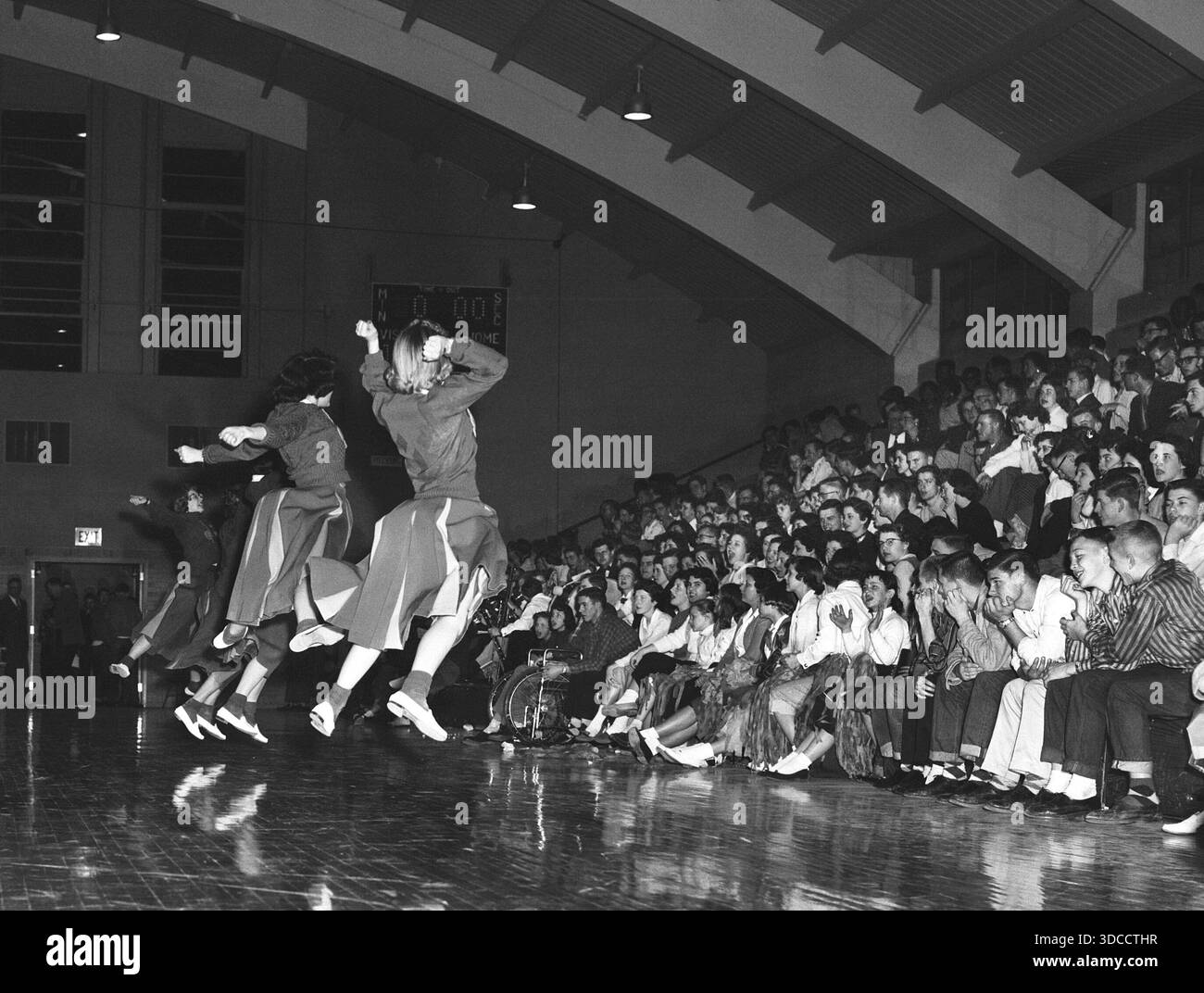 Tennessee's 55-year streak of running through the 'T' at Neyland Stadium on  hold | Chattanooga Times Free Press, image size:1300x1072