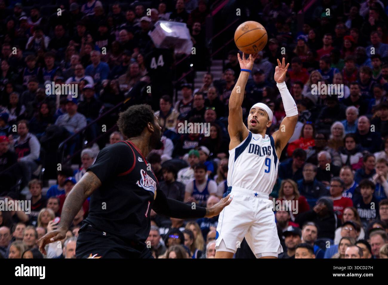 Defend Nba Dallas Mavericks' Ryan Nembhard, right, shoots the ball with ...