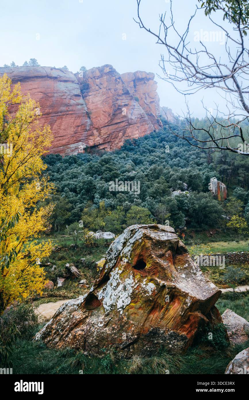 Dramatic red sandstone formations and autumn foliage in Penas Royas, Montalban, Teruel, Aragon, Spain Stock Photo