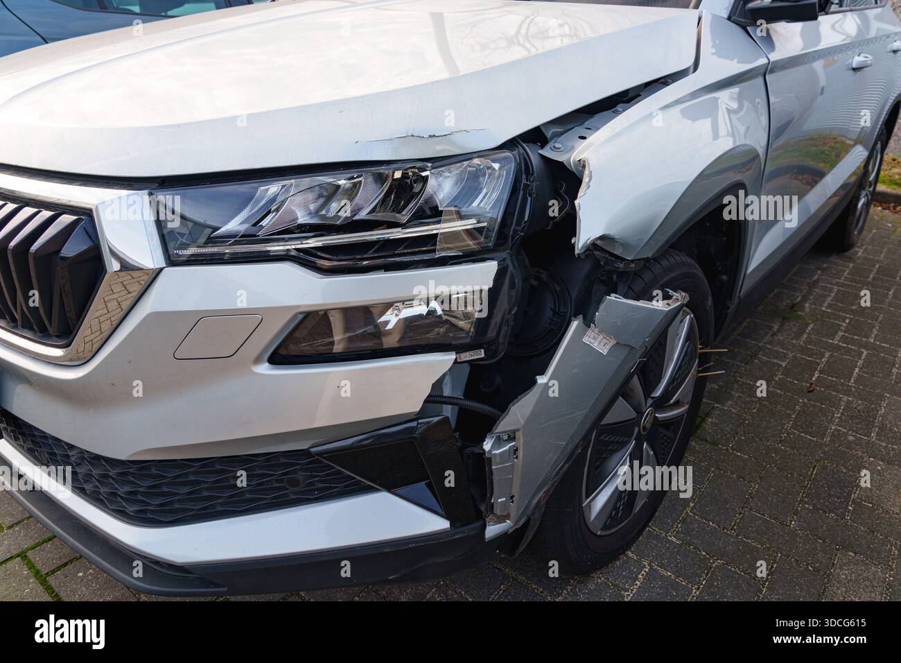 Car bumper damaged hi-res stock photography and images - Alamy