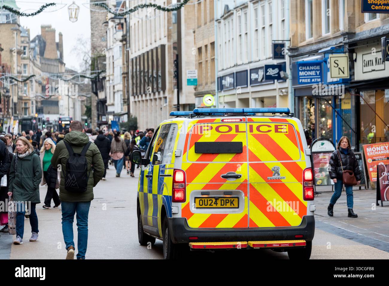Busy community area hi-res stock photography and images - Alamy