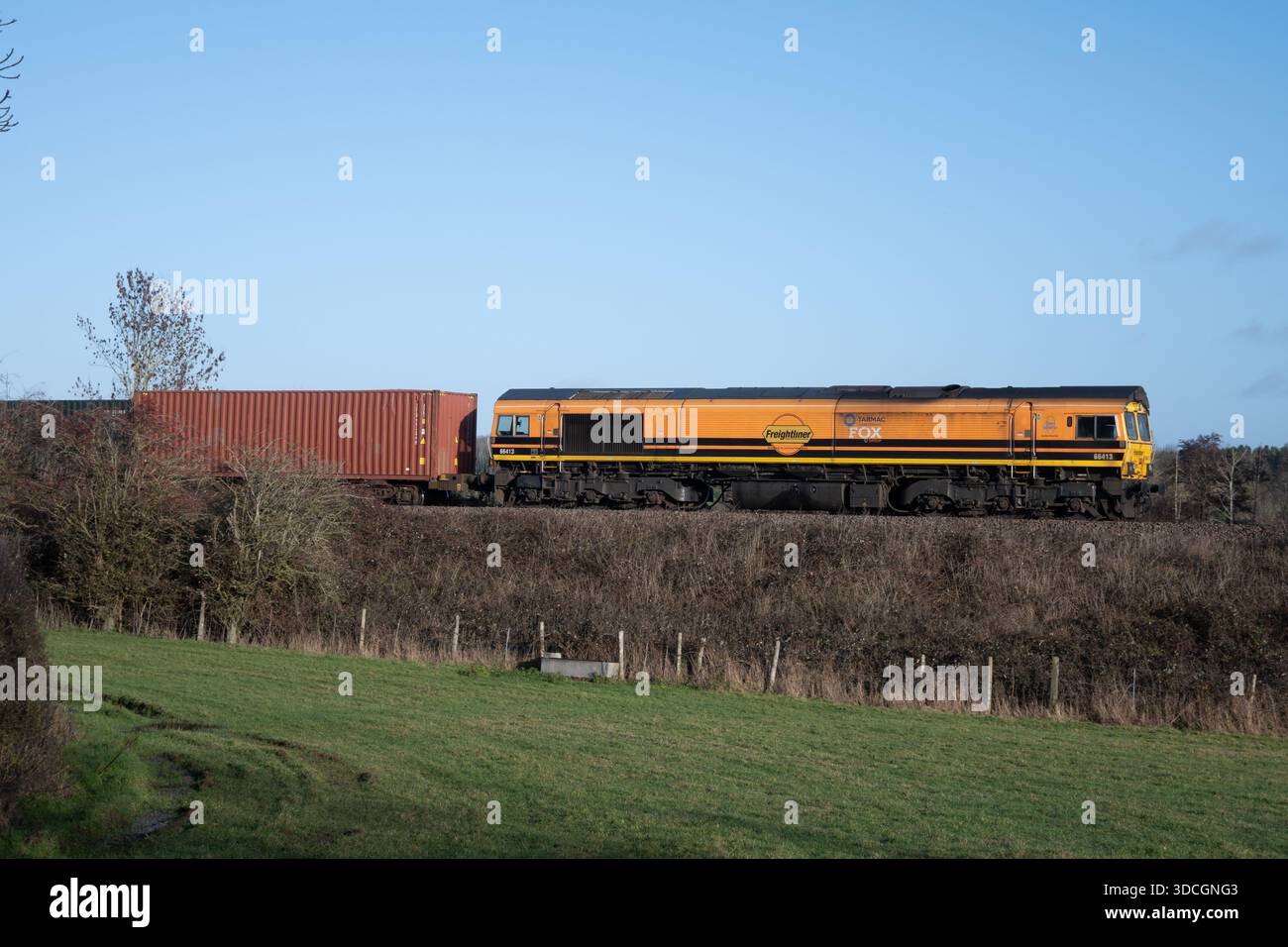 Class 66 diesel locomotive No. 66413 pulling a freightliner train ...