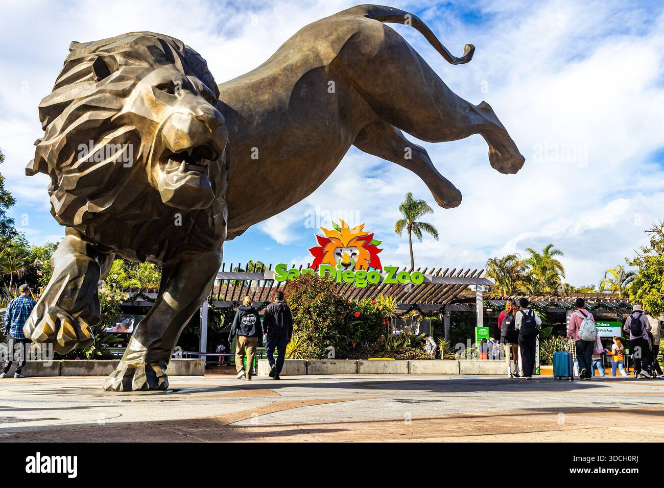 San diego zoo entrance lion hi-res stock photography and images