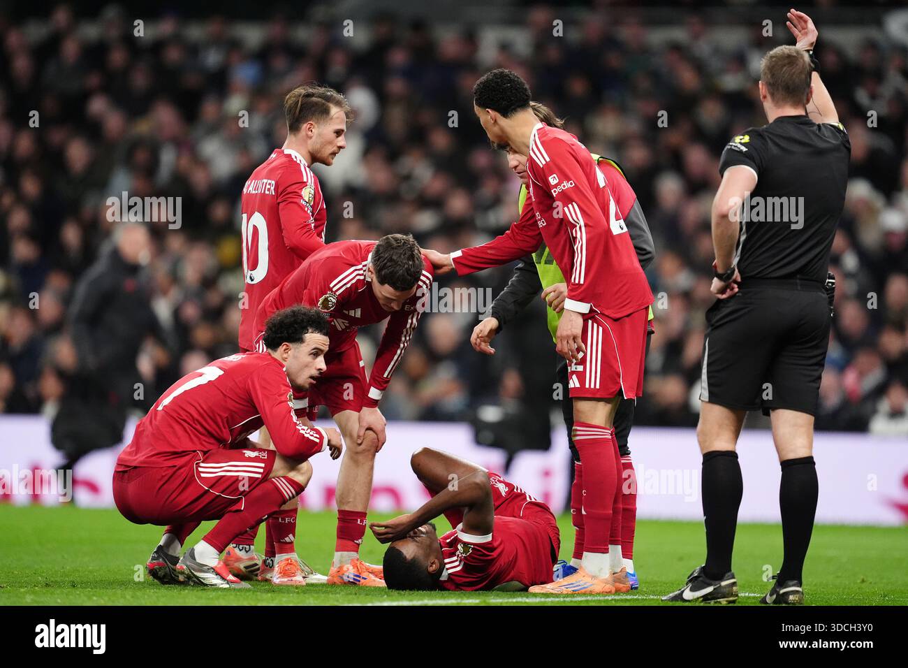 Isak liverpool injury hi-res stock photography and images - Alamy